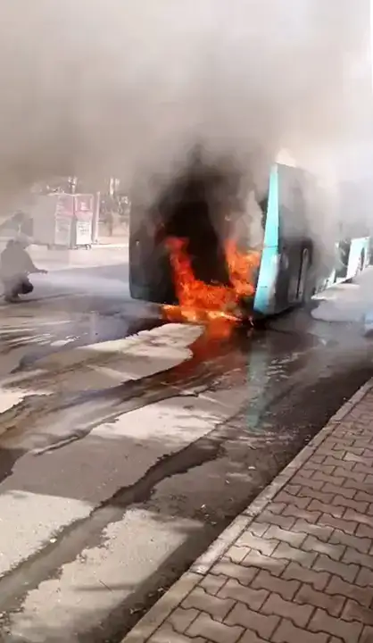 Antalya Gülveren'de Halk Otobüsü Alevlere Teslim Oldu 1